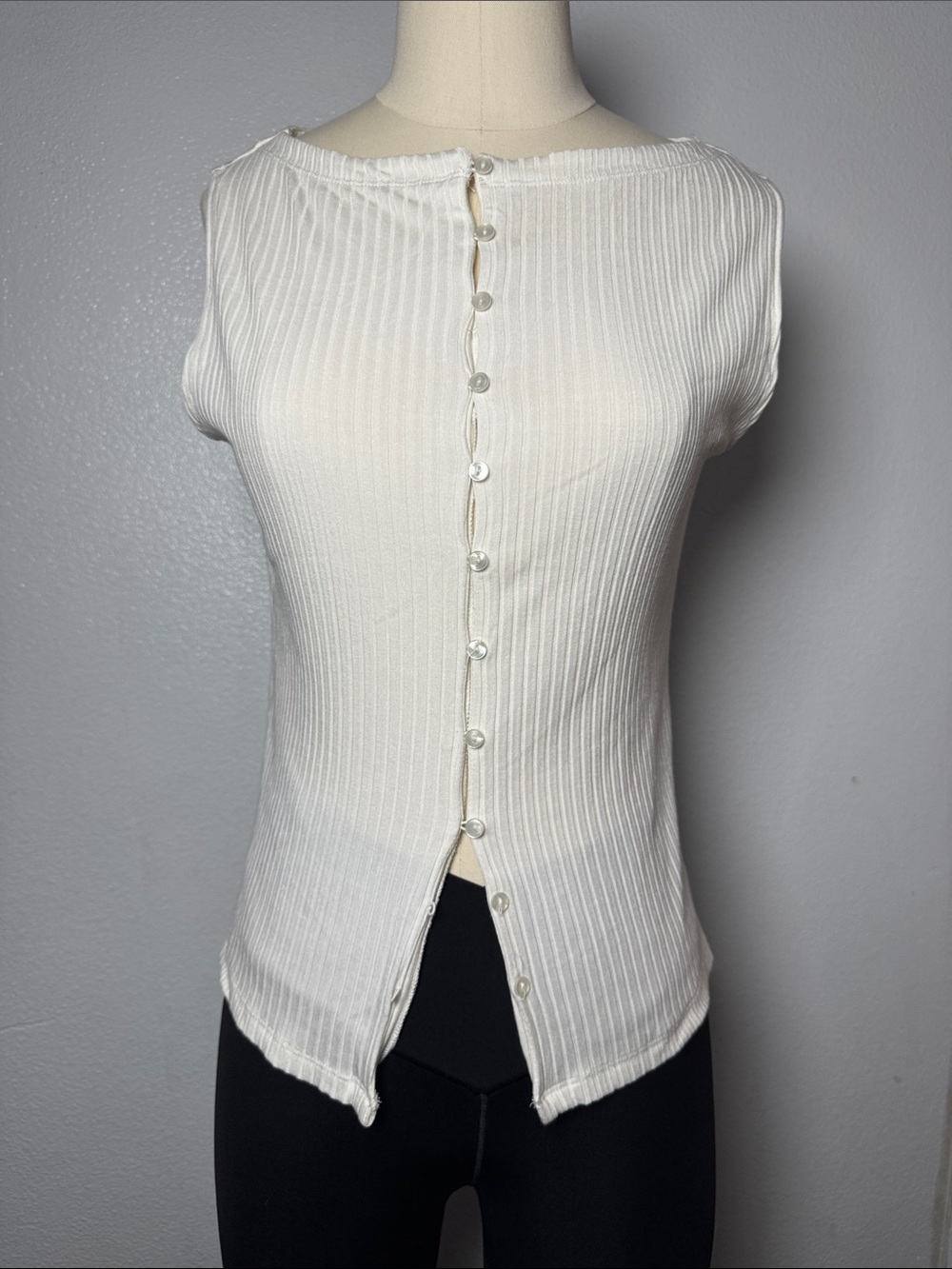 Abercrombie & Fitch White Ribbed Button-Front top